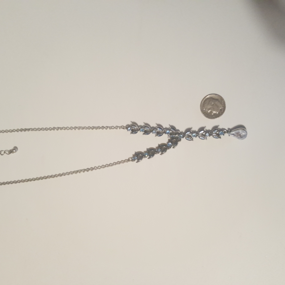 Vintage V drop down necklace